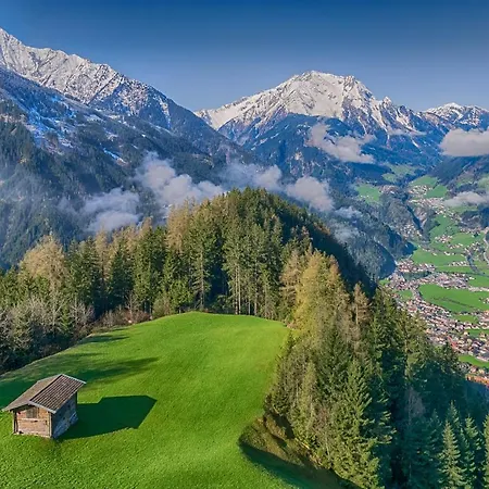 Brugger Chaletdorf شاليه *