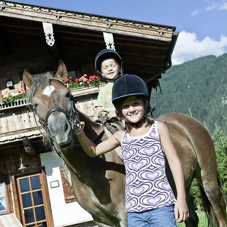 Brugger Chaletdorf شاليه *